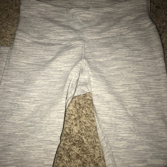 EUC lululemon wunder unders 21” crop - Picture 2 of 7